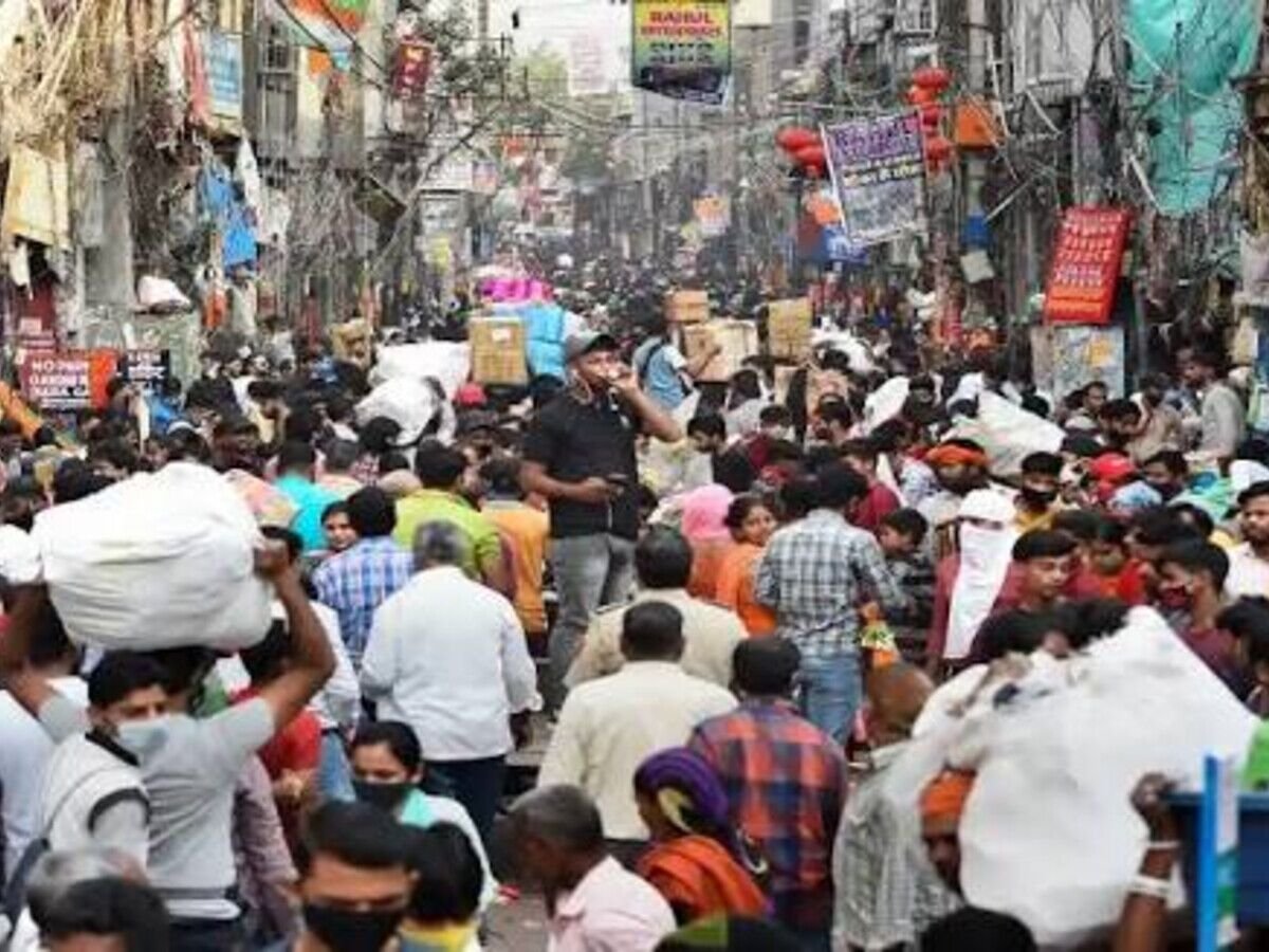 Crowded wholesale market street for trade and dealer activation